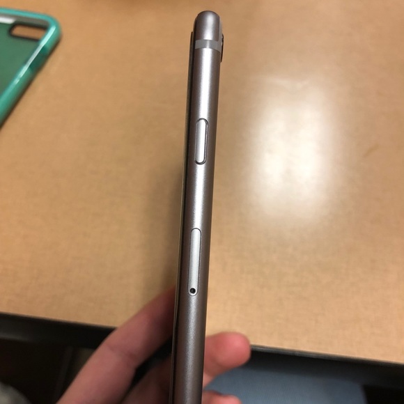 IPhone 6s Plus with charger and cases - Picture 5 of 8